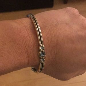 *AUTHENTIC* Vera Bradley bracelet. Lite blu stone